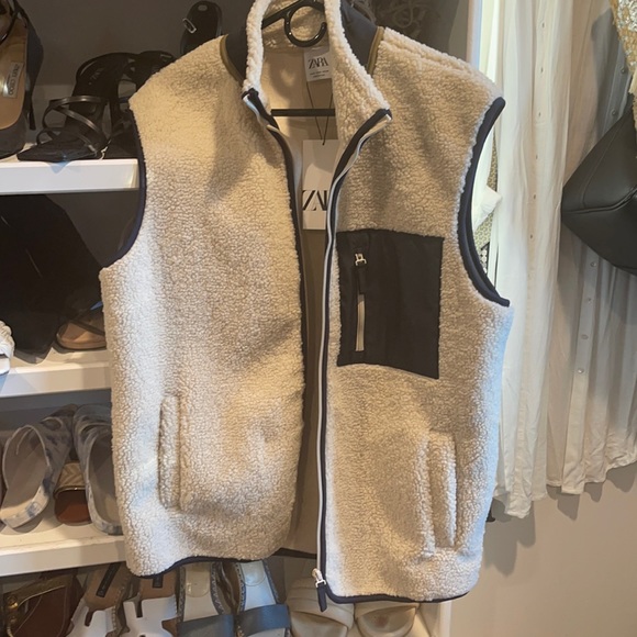 Men’s Zara Sherpa Vest - Picture 1 of 3